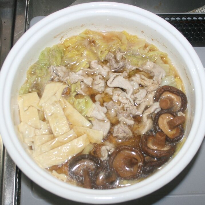 簡単☆ヘルシー鍋料理☆乾燥湯葉の中華風鍋